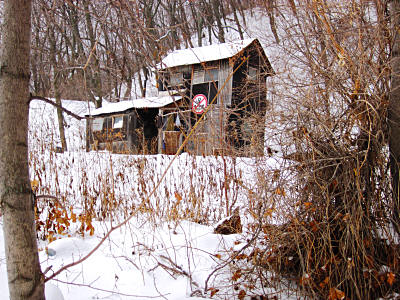 Хижины в урочище Гусиха на Волге